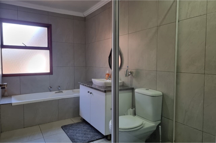 5 Bedroom Property for Sale in Pecanwood Estate North West